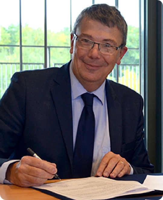 Dr. Etienne Craye Dr. Etienne Craye